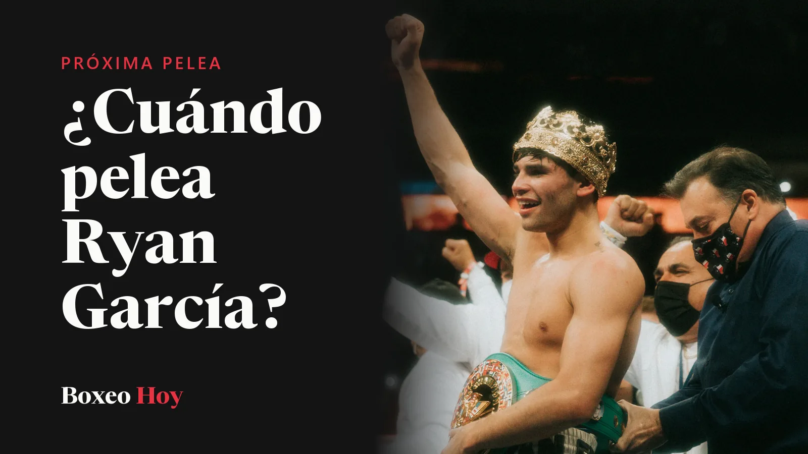 Ryan García con una corona en la cabeza, festejando con el brazo en alto