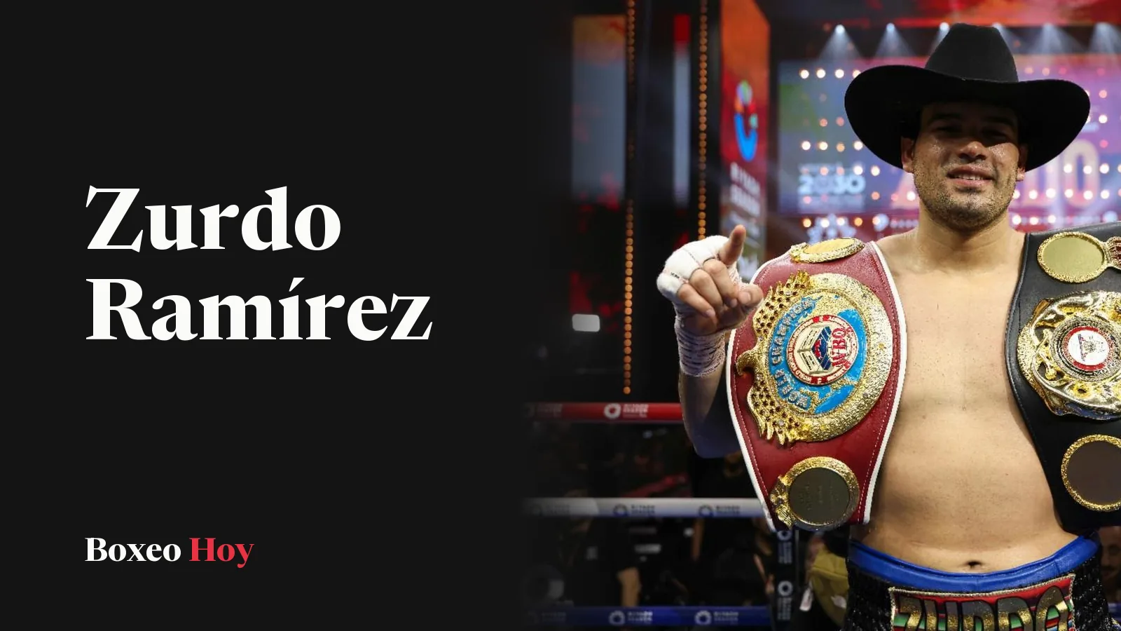 Gilberto «Zurdo» Ramírez, con sombrero vaquero, posa en el ring de Riad con los cinturones crucero de la OMB y la AMB tras vencer a Chris Billam-Smith en noviembre de 2024